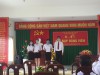 Đ/c Trần Đình Nam, Bí thư – Giám đốc (bìa bên phải) và Đ/c Nguyễn Thị Mai Hương, Phó Bí thư-Phó Giám đốc (bìa bên trái): trao Quyết định kết nạp đảng viên mới.